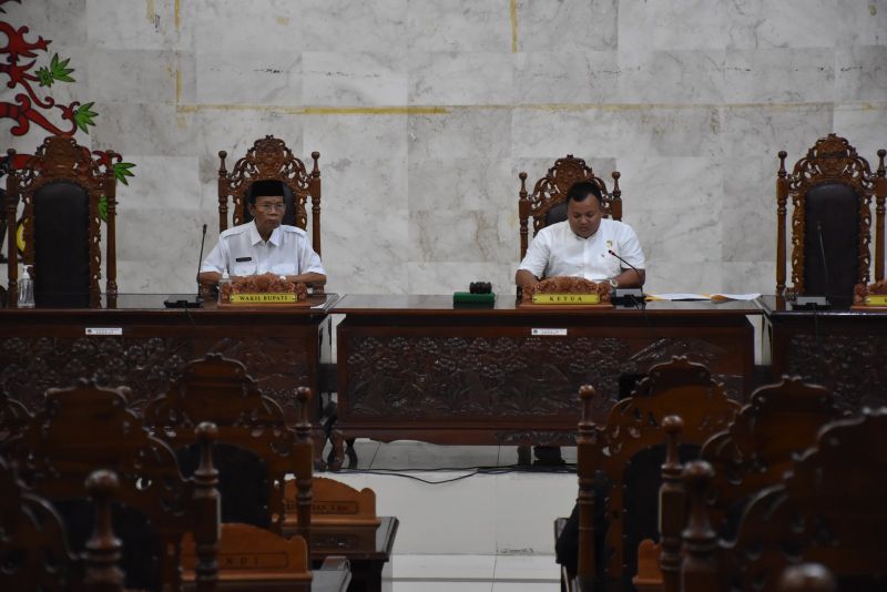 Wabub Kapuas Hadiri Paripurna LKPJ Tahun Anggaran 2022