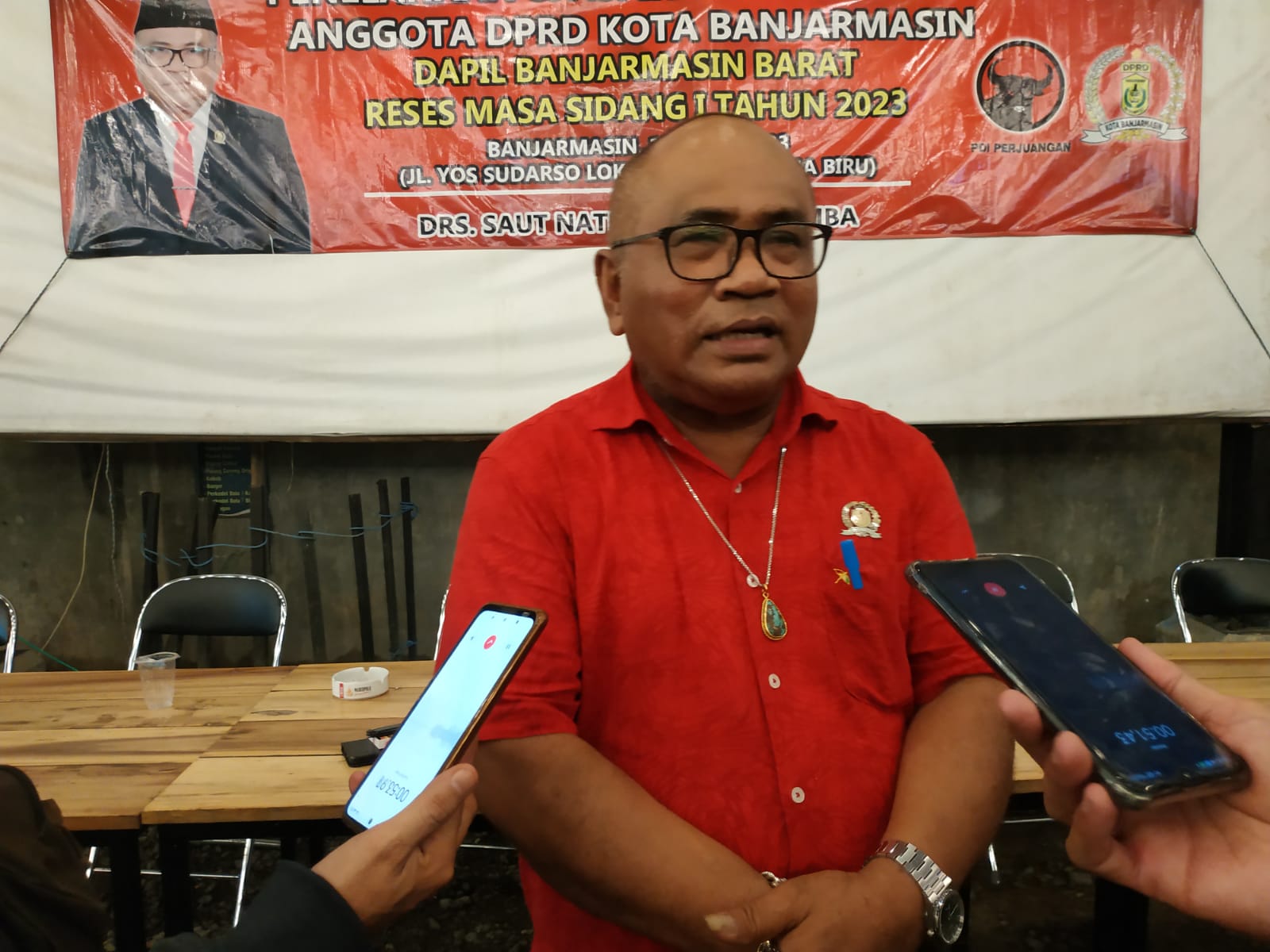 Ketua Komisi IV DPRD Kota Banjarmasin dari Fraksi Partai Demokrasi Indonesia Perjuangan Drs. Saut Nathan Samosir, M.B.A.,