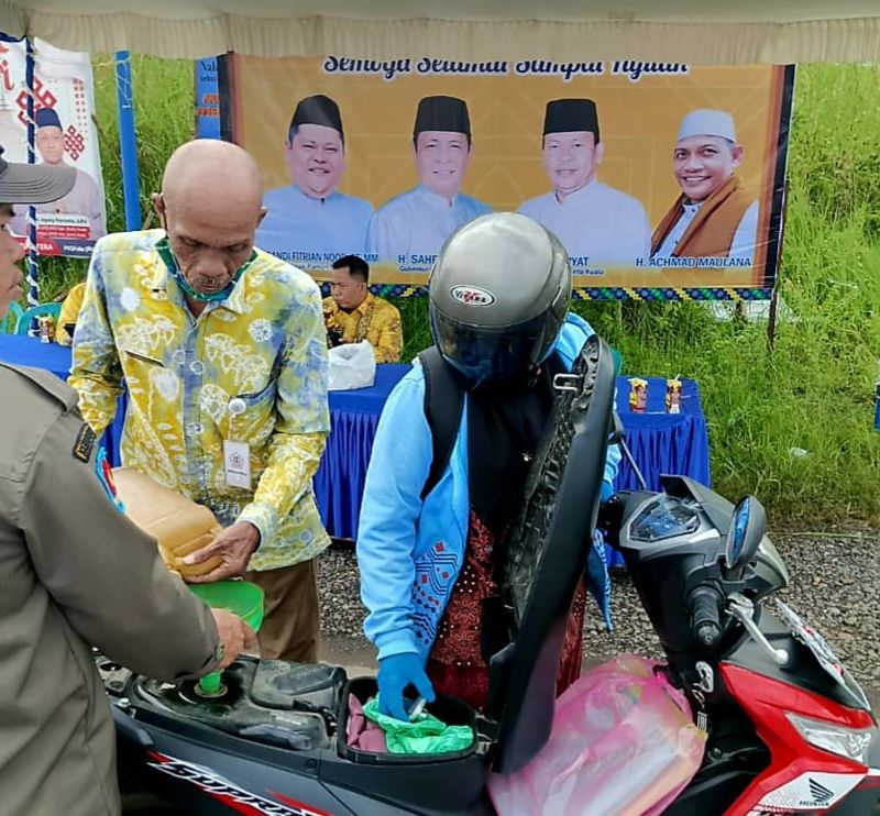 Paman Birin dan Mujiyat Gratiskan 1.000 Liter Pertalite untuk Jemaah Haul ke-217 Datu Kalampayan