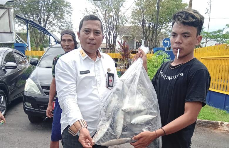Dislautkan Kalsel Bantu 100 Kg Ikan untuk Jemaah Haul ke-217 Datu Kelampayan