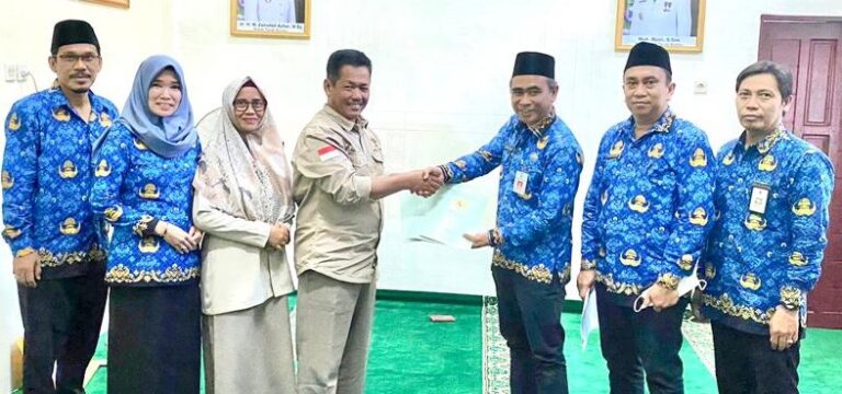 BPN Tanbu Serahkan Sertifikat Fasum dan RTH Perumahan Ke Disperkimtan