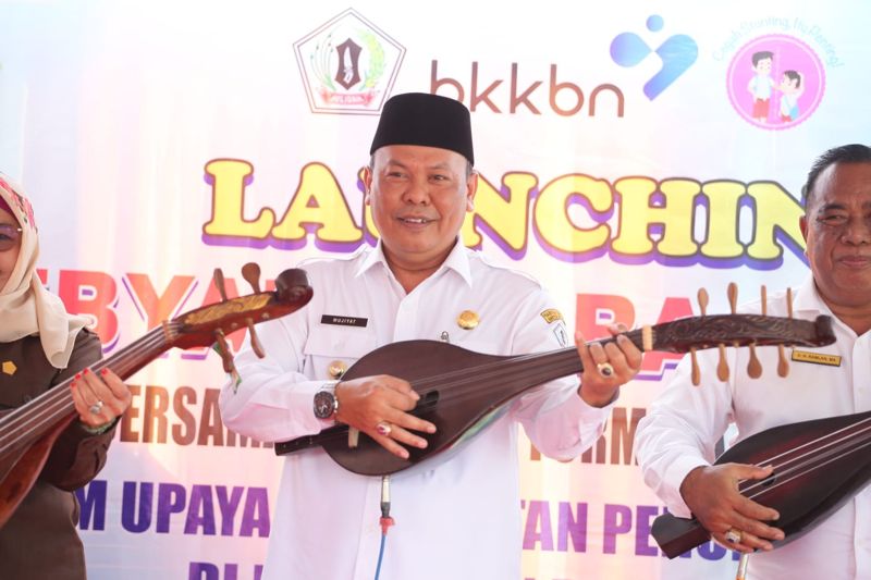 Pj Bupati Mujiyat Luncurkan Gerakan Bersama Pemberian Susu Formula untuk Anak Tengkes