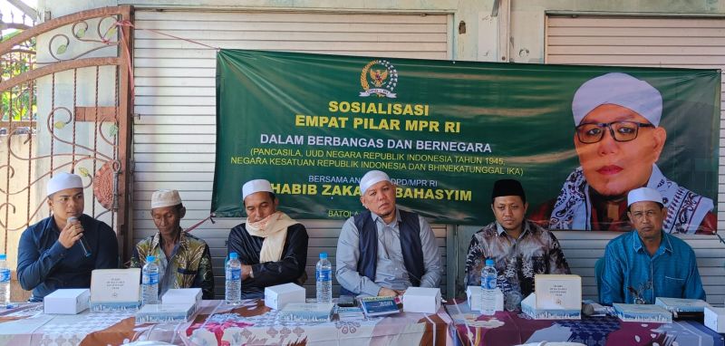 Wakil Ketua DPRD Batola M. Agung Purnomo Dampingi Anggota DPD RI Habib Zakaria Bahasyim ke Pulau Sugara