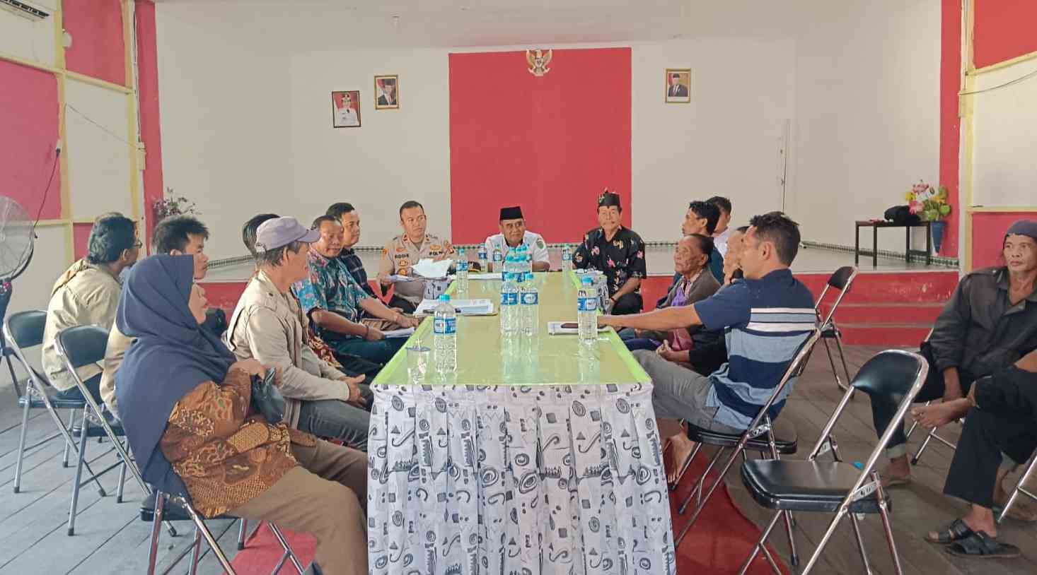Kapolsek, Kedamangan, dan Camat Kahayan Hilir Fasilitasi Mediasi Sengketa Tanah di Rey 8 Desa Mantaren l