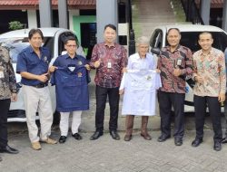 Bank Kalsel Serahkan Bantuan Seragam Baru Bagi Supir Banjar Taxi dan Kojatas