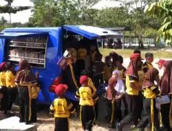 Kedatangan Sepeda Motor Trail Pustaka, Plt. Kepala SDN Ambunbun Jaya 1: Luar Biasa Mereka Mau ke Sini Jauh-Jauh