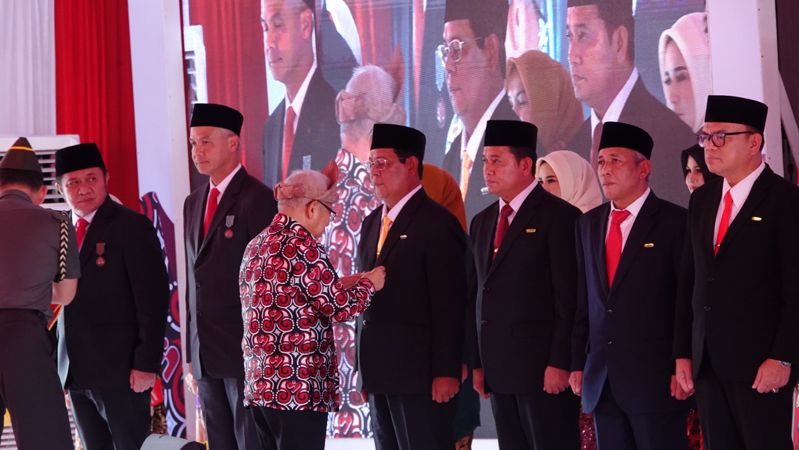 Prestasi Penurunan Stunting, Paman Birin Raih Satyalancana Wira Karya di Puncak Hari Keluarga Nasional