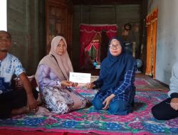 Camat Paringin Sampaikan Santunan Warga yang Meninggal Dunia Kepada Keluarga