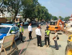 Polres Balangan Kawal Pembangunan Proyek Pelebaran Jalan
