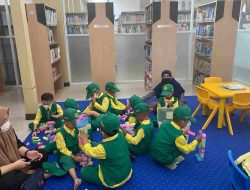 Pemustaka Cilik dari TK Aisyiyah 6 Banjarmasin Berwisata Literasi di Perpustakaan Tendean