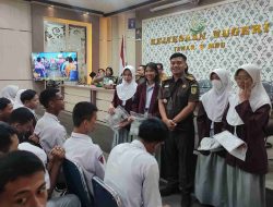 Rasa Ingin Tahu Pelajar SMAN 1 Simpang Empat Diapresiasi Kajari Tanbu