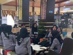 Berangkat Dini Hari, 63 Peserta Didik SMKN 1 Amuntai Wisata Literasi ke Perpustakaan Palnam