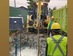 Diduga Karena Tekanan Berlebih dari Pengguna Jalan Pramuka, Pipa PAM Bandarmasih Bocor