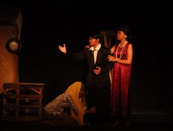 Edi Sutardi Paparkan Penilaian Teknis SMPN 6 HST Layak Juara Festival Teater Modern 2023