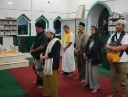 Gubernur Kalsel Lakukan Ziarah Ke Makam Datu Kalampayan dan Serap Aspirasi Warga