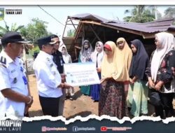 Bersama Pj Bupati, Bank Kalsel Cabang Tala Salurkan Bantuan Bagi Korban Puting Beliung Kurau