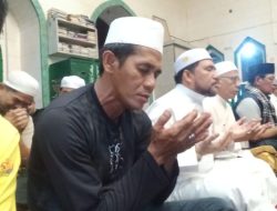 Ziarah ke Makam Datu Kalampayan, Paman Birin Berdoa untuk Banua dan Palestina