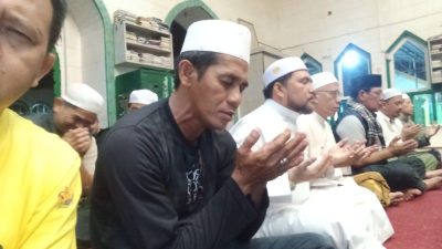 Ziarah ke Makam Datu Kalampayan, Paman Birin Berdoa untuk Banua dan Palestina