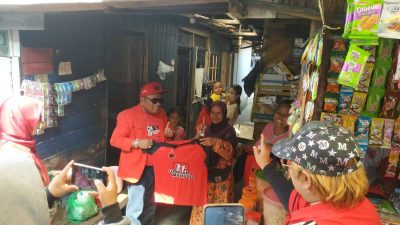 Ke RT 15 dan 16 Belitung Selatan, Samosir Borong Dagangan Warga