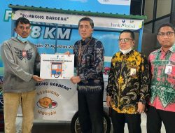 UPZ Bank Kalsel Serahkan Tiga Rombong Barakah, Kepada Para Pedagang Pra-Sejahtera