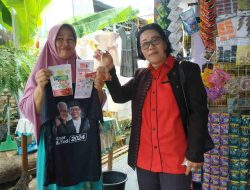 Berbagi Telur hingga Makanan Ringan Sehat, Sosialisasi Caleg Erlina Sipayung Disambut Gembira Warga Gang Bersama