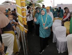 Ketua PKK Kalsel Hj. Raudatul Jannah Safari Gerakan Makan Ikan di Batola