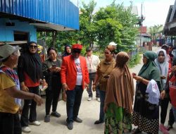 Ketemu Warga Sakit di RT 5 Kelurahan Teluk Tiram, Caleg Saut Nathan Samosir Ajak Pengobatan ke RSUD Sultan Suriansyah