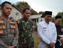 Gercep Bupati Balangan Serahkan Bantuan Bagi Korban Kebakaran di Desa Haur Batu