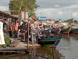 Tak Hanya Lewat Darat, Ratusan Jemaah Haul Guru Zuhdi Gunakan Jalur Sungai