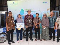 Semarak HUT Ke-60, Bank Kalsel Serahkan 3 Gerobak Baru Untuk UMKM