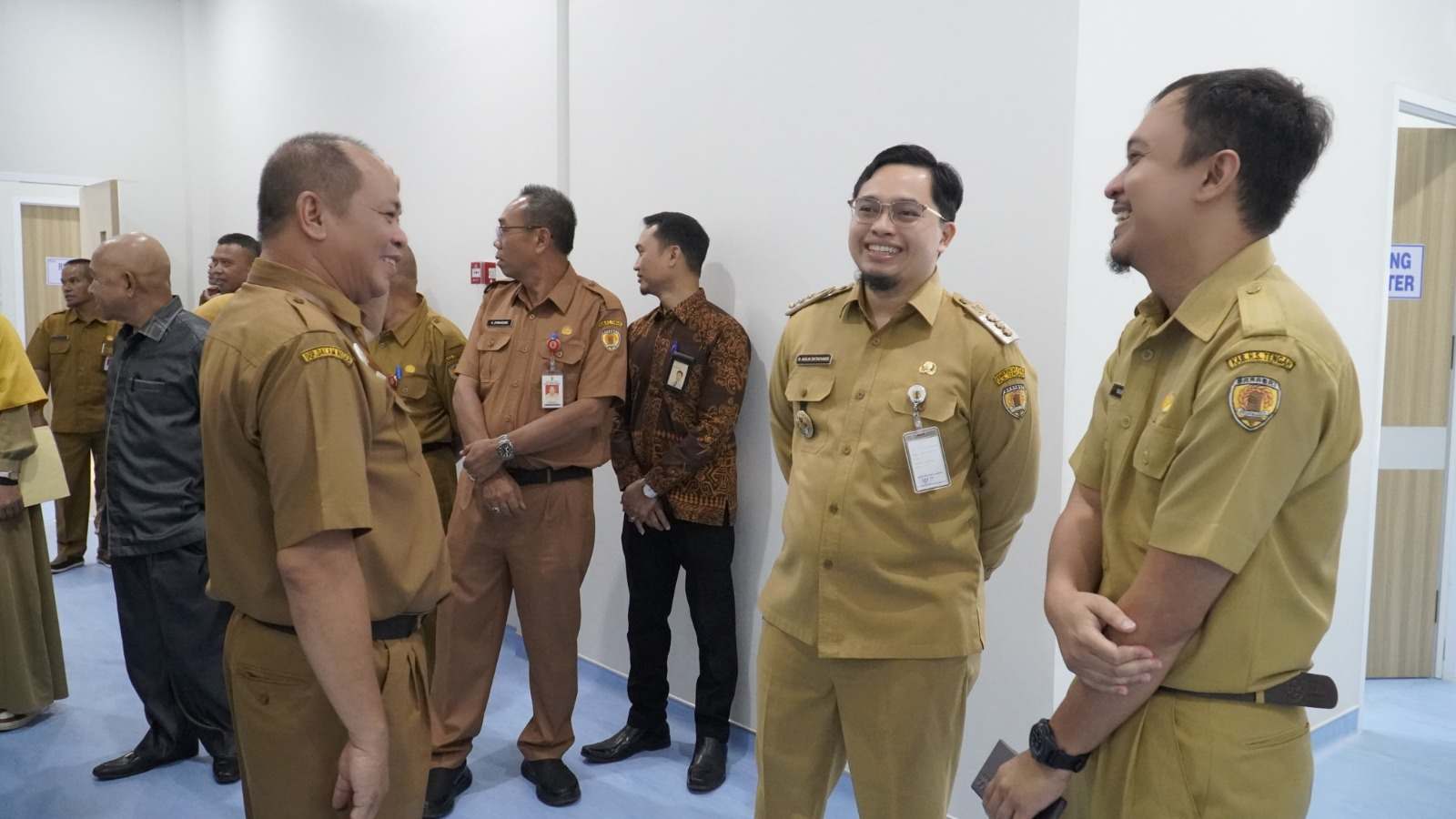 Bupati HST, H Aulia Oktafiandi bersama Sekda HST, H Muhammad Yani (Kiri) dan Direktur RSUD H Damanhuri Barabai, dr Nanda (Kanan) saat meninjau fasilitas PICU NICU dan Perinatologi RS Damanhuri