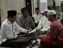 Bupati Aulia Bimbing Satu Warga Desa Patikalain Ucapkan Syahadat