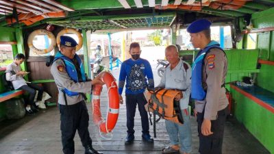 Jelang Idulfitri 1445 H, Polairud Polresta Banjarmasin Cek Alat Keselamatan Feri Penyeberangan
