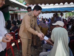 Bupati HST Salurkan Bansos untuk Lansia, Disabilitas Fisik dan Mental