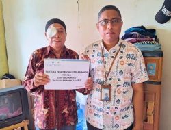 UPZ Bank Kalsel Berikan Bantuan Biaya Pengobatan Warga Mata Katarak