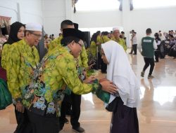 Pj. Bupati Kapuas Resmi Lepas 317 Calon Haji