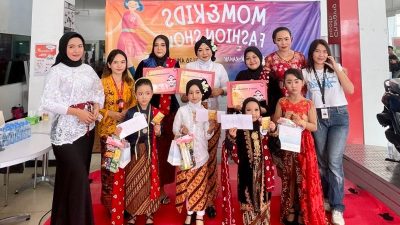 Teladan Baru Motor Adakan Lomba Peragaan Busana Ibu dan Anak di Peringatan Hari Kartini