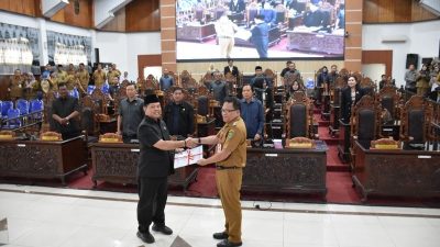 Pj Bupati Kapuas Hadiri Paripurna ke-1 Tentang Penyampaian 3 Buah Raperda Kabupaten Kapuas