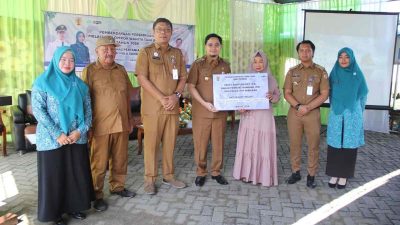 Bupati HST Salurkan 300 Anakan Itik untuk Kelompok Wanita Tani Desa Mahang Matang Landung