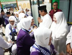 Paman Birin dan Acil Odah Lepas Kloter Pertama Calon Jemaah Haji Kalsel