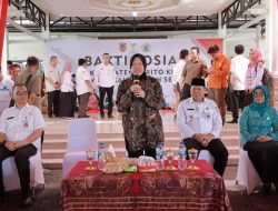 Pj Bupati Batola Dampingi Mensos Lakukan Baksos