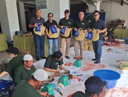Rayakan Idul Adha, Bank Kalsel Bagikan 840 Kupon Daging Kurban Gunakan Bakul Purun