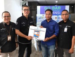 Bank Kalsel Kembali Berikan Rombong Gratis Kepada 5 Pelaku UMKM di Kalsel