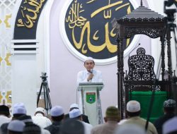 Bupati Tanbu Zairullah Azhar Melaksanakan Sholat Idul Adha Bersama Masyarakat di Mesjid Darul Azhar
