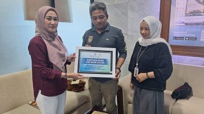 Bank Kalsel Serahkan Bantuan Dana CSR 2 Ekor Sapi Kurban Kepada Sekretariat DPRD Kalsel