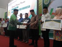 Dukung Perkembangan Pendidikan Madrasyah, Bupati Zairullah Azhar Terima Penghargaan PGM Award