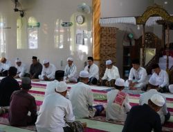 Safari Jumat di Masjid Al-Mubarak Desa Pagat, Bupati Aulia Salurkan Bantuan Hibah