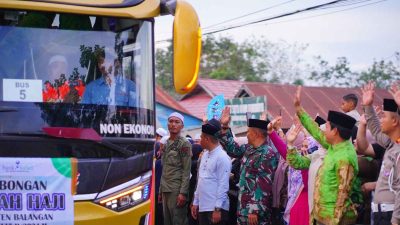 Bupati Balangan Abdul Hadi Lepas 193 CJH dan 1 TPHD Kloter 17