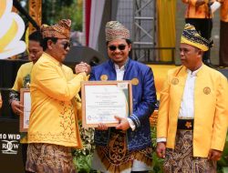 Tertinggi Jumlah Desa Mandiri, Bupati HST Terima Penghargaan di Momen Harjad ke-74 Provinsi Kalsel