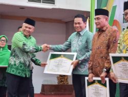 Bupati Balangan Abdul Hadi Raih Penghargaan PGM Award di Harlah Ke-16 dan Rakernas Ke-2